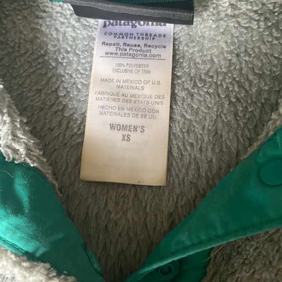 Patagonia XS quarter button - Picture 3 of 4